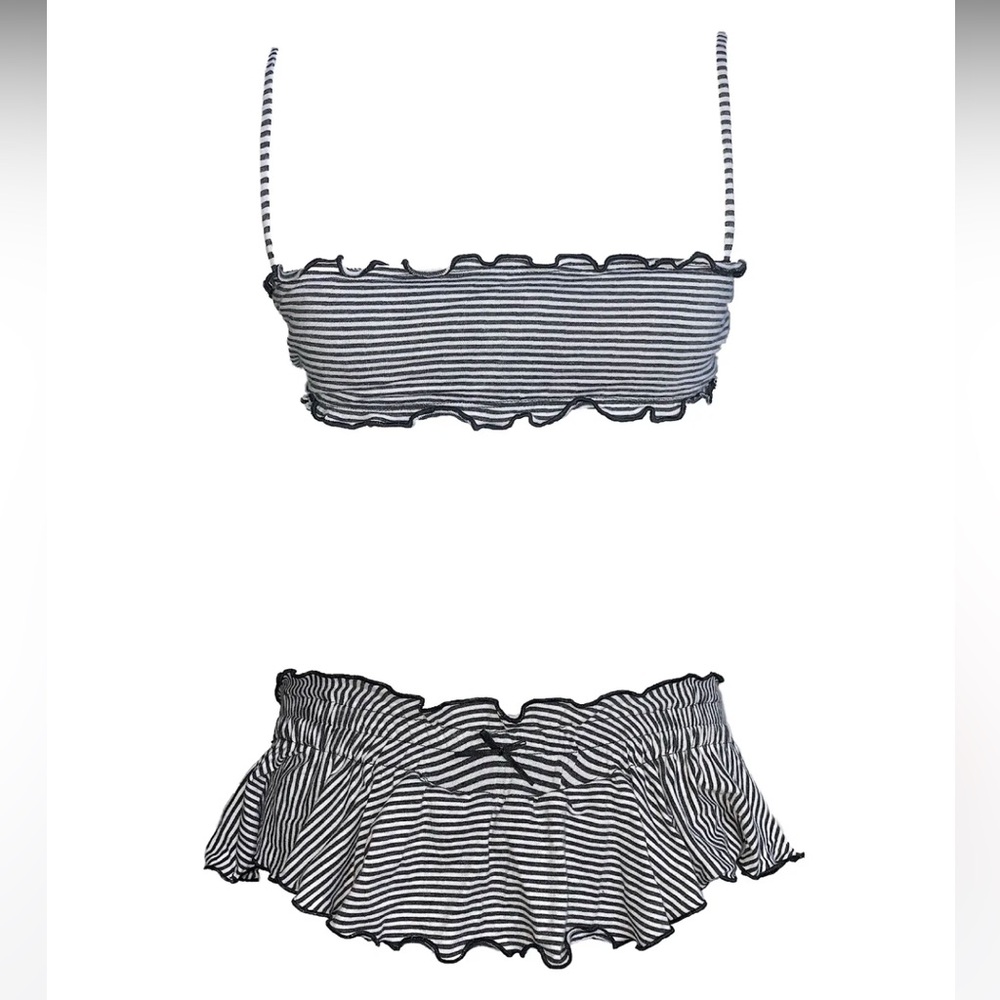 Elle’s swim bikini set. Both size s. Only worn to try on. Wash before shipping 🫧